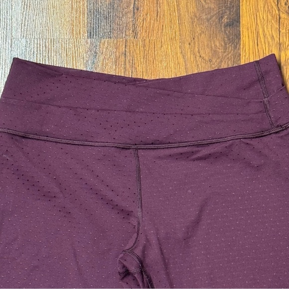 Lululemon Burgundy Dot Crop Leggings Size 4 - Picture 2 of 5